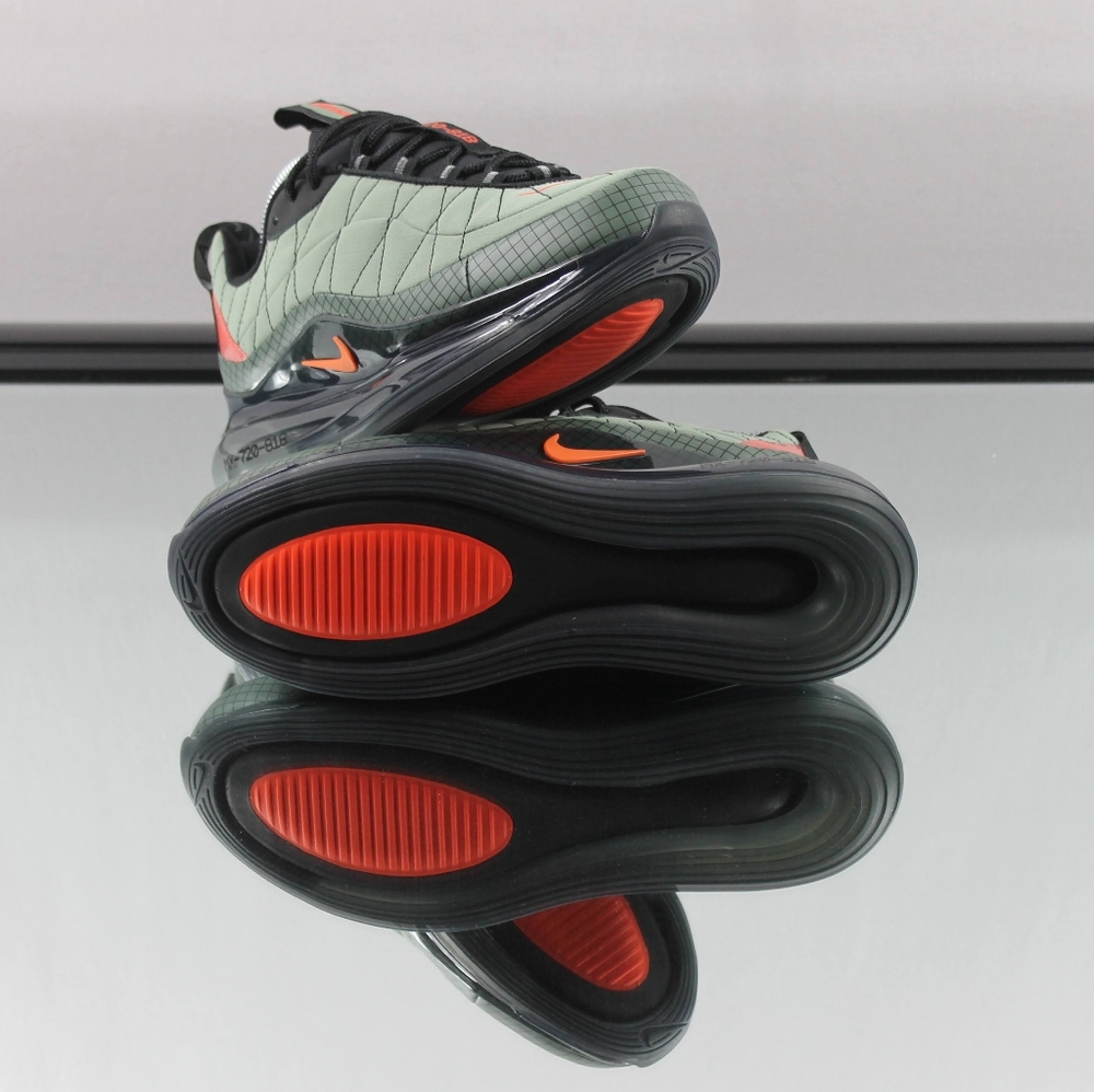 SOLD. Nike Air Max 720-818'